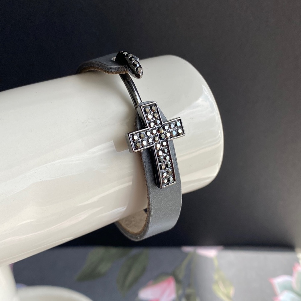 Elegant Black Cross Bracelet